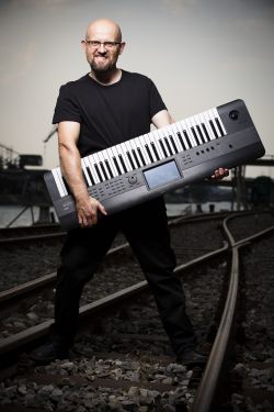 Micha (Keyboard, Vocals)